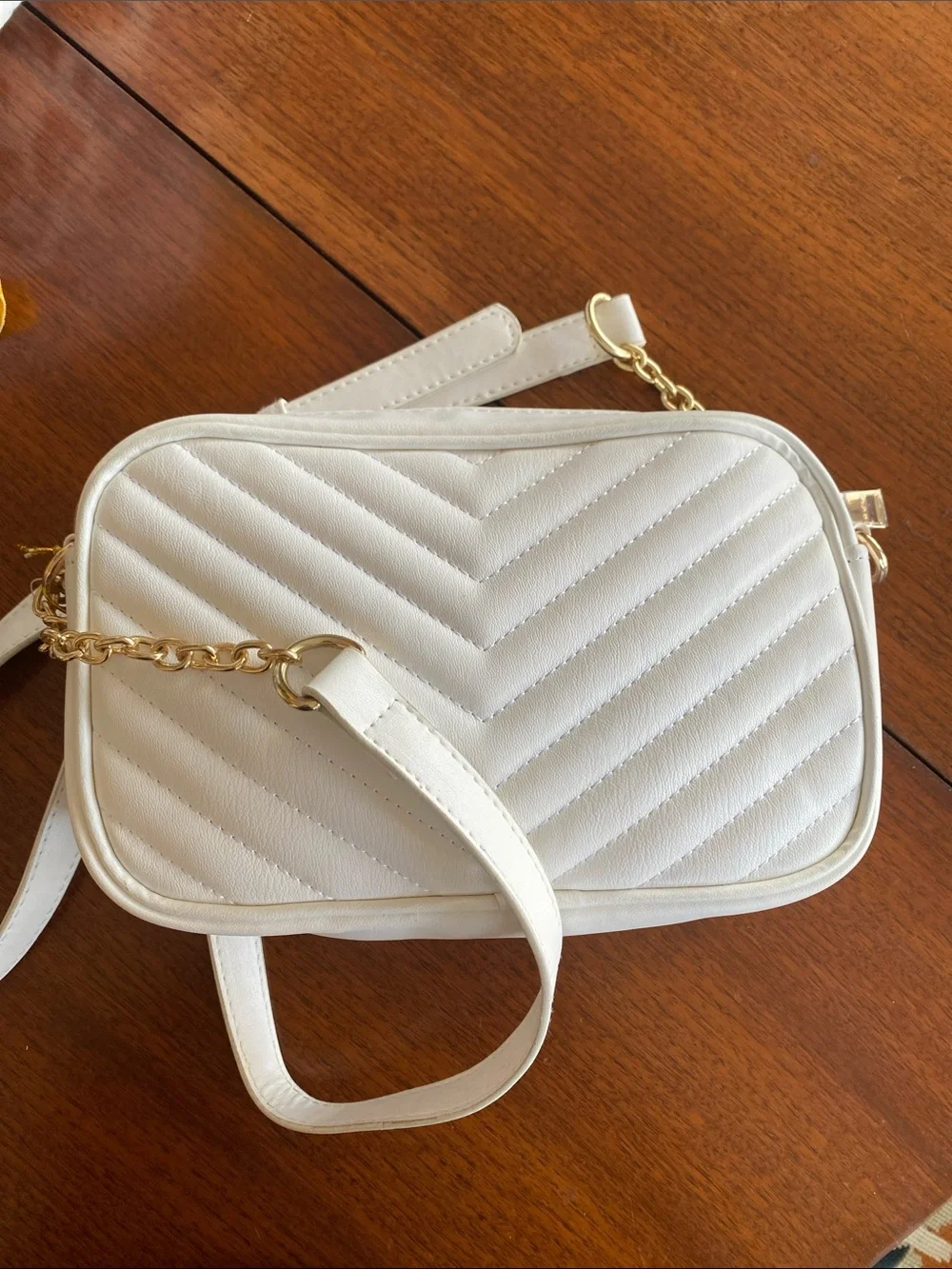 bebe , Los Angeles,White Quilted Crossbody with Gold Chain Accents - Picture 5 of 12
